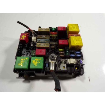 CAJA RELES / FUSIBLES 