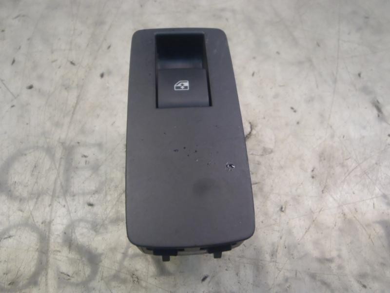 Recambio de mando elevalunas trasero derecho para opel insignia berlina sport 4x4 referencia OEM IAM 13301888 13222231 