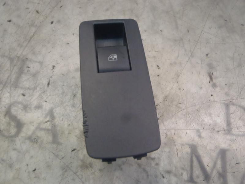 Recambio de mando elevalunas trasero izquierdo para opel insignia berlina sport 4x4 referencia OEM IAM 13301888 13222231 