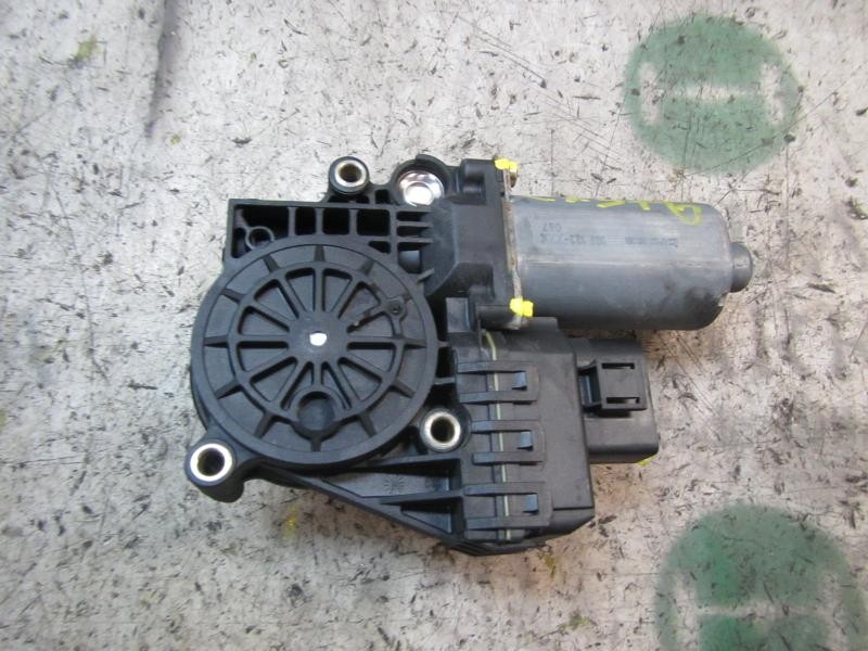 Recambio de motor elevalunas delantero izquierdo para audi a4 berlina (b5) 1.9 tdi referencia OEM IAM   