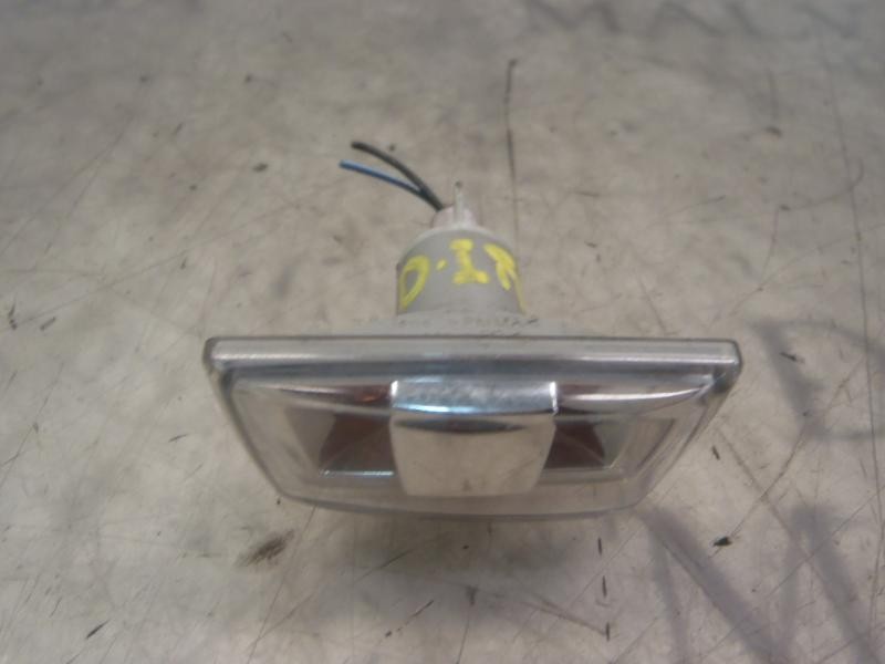 Recambio de piloto lateral izquierdo para opel insignia berlina sport 4x4 referencia OEM IAM 13252455  