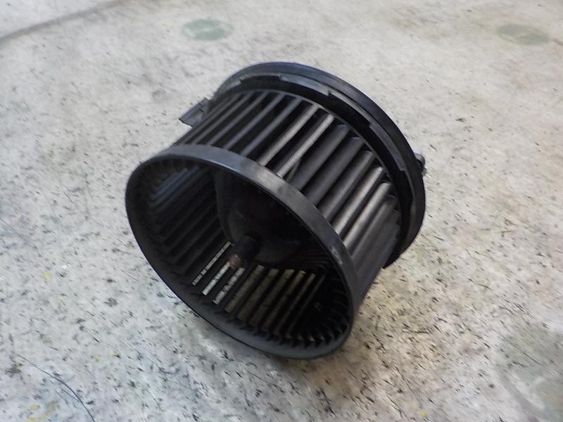 Recambio de motor calefaccion para ford fiesta (ccn) trend referencia OEM IAM 1790329 VP8E2H18456AB 0130115551