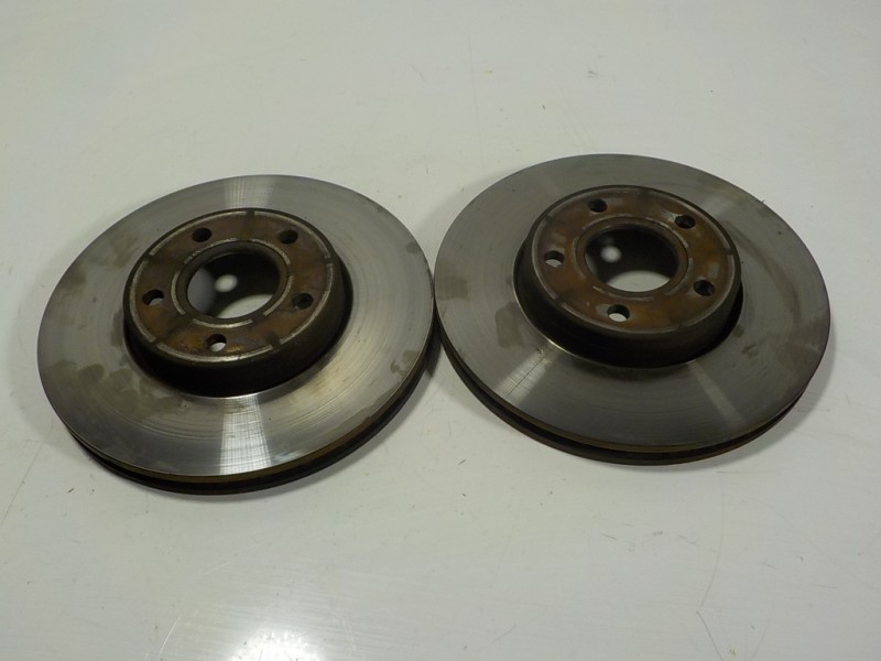 Recambio de disco freno delantero para ford focus lim. (cb8) 1.6 tdci cat referencia OEM IAM 1790221  