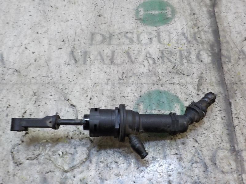 Recambio de bomba embrague para renault megane iii berlina 5 p 1.9 dci diesel referencia OEM IAM 306100017R  