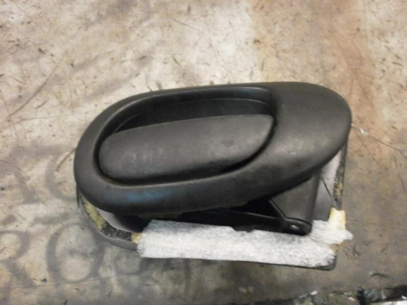 Recambio de maneta interior delantera derecha para peugeot 206 berlina xt referencia OEM IAM   