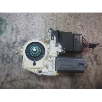 MOTOR ELEVALUNAS TRASERO DERECHO 