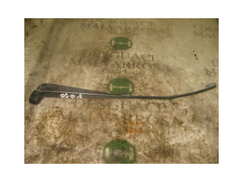 Recambio de brazo limpia delantero derecho para nissan trade 100 referencia OEM IAM   