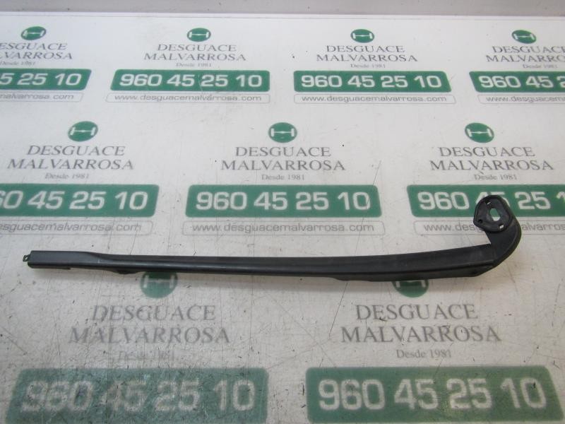 Recambio de brazo limpia delantero derecho para seat leon (1p1) 1.9 tdi referencia OEM IAM   