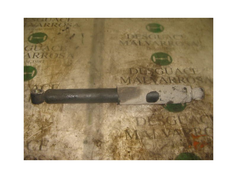 Recambio de amortiguador trasero derecho para nissan trade 100 referencia OEM IAM   