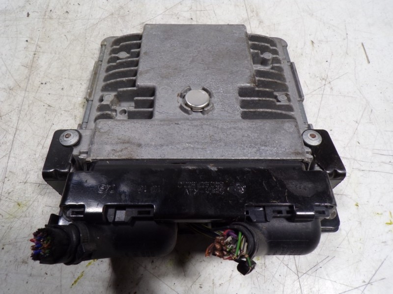 Recambio de centralita motor uce para seat ibiza sc (6j1) fr referencia OEM IAM 03F906070GR 03F906070GR 5WP44830