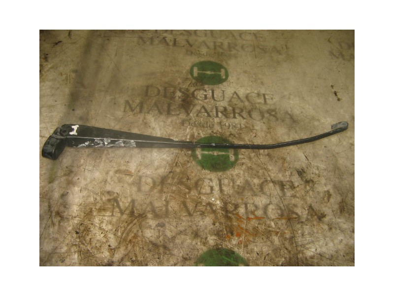 Recambio de brazo limpia delantero izquierdo para nissan trade 100 referencia OEM IAM   