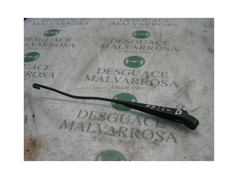 Recambio de brazo limpia delantero derecho para nissan trade 100 referencia OEM IAM   