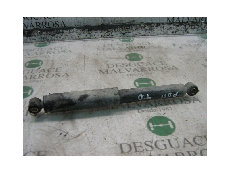 Recambio de amortiguador trasero derecho para nissan trade 100 referencia OEM IAM   