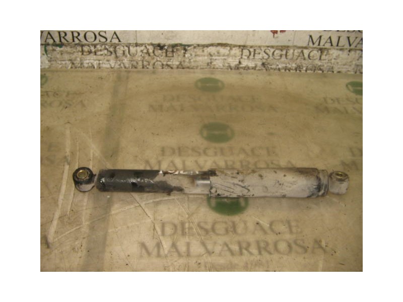 Recambio de amortiguador trasero izquierdo para nissan trade 100 referencia OEM IAM   