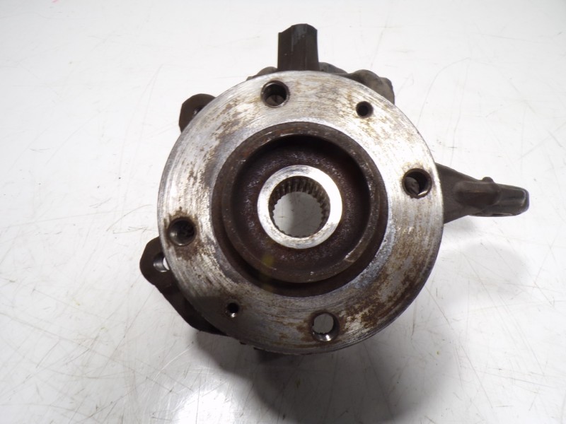 Recambio de mangueta delantera izquierda para peugeot 208 1.6 blue-hdi fap referencia OEM IAM 364690  