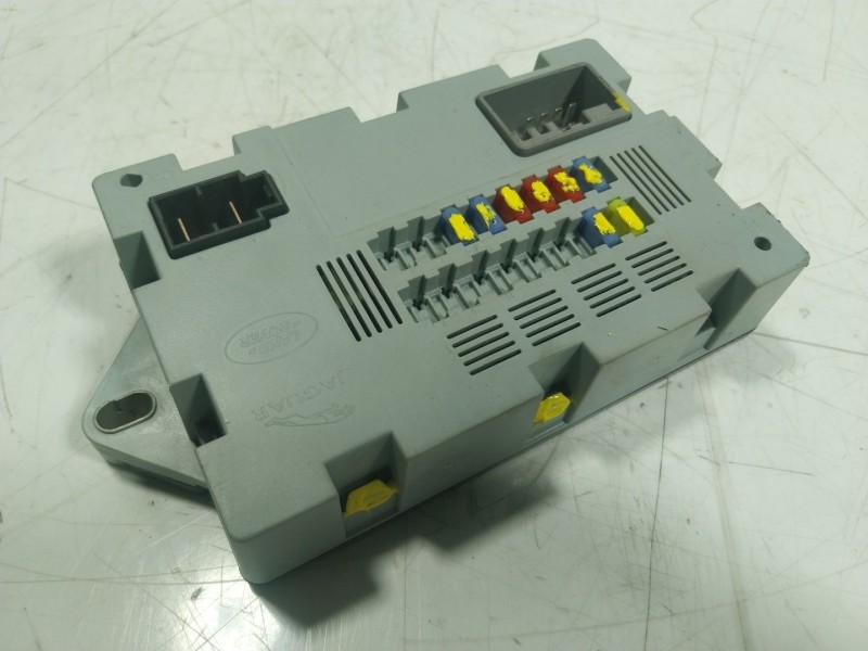 Recambio de caja reles / fusibles para jaguar f-pace (x761) 2.0 td4 awd referencia OEM IAM C2D23644 CPLA14Q073AA 