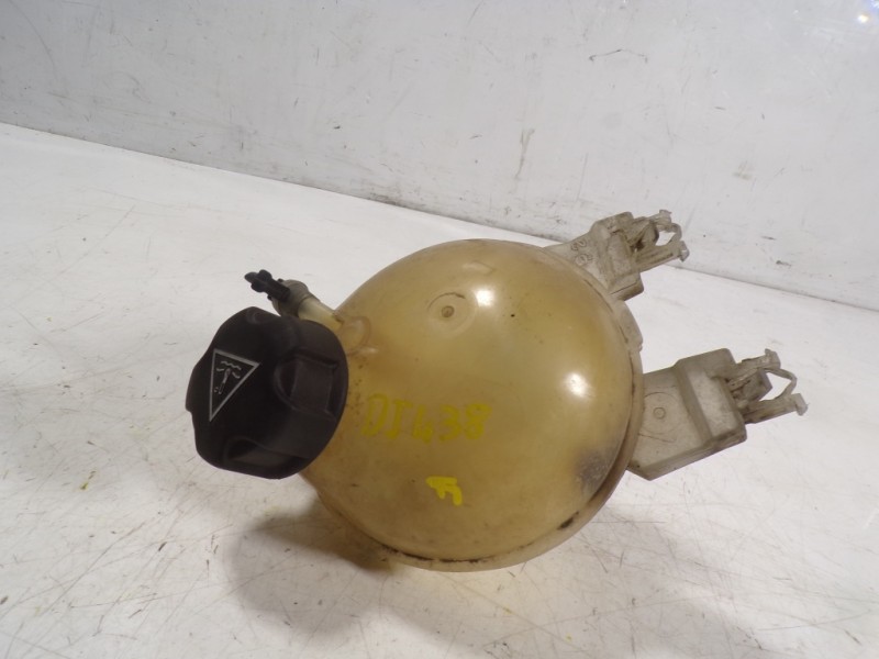 Recambio de deposito expansion para peugeot 208 1.4 hdi fap referencia OEM IAM 9800777280  