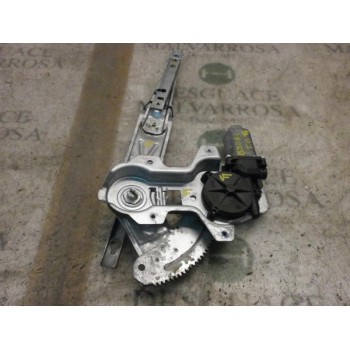 ELEVALUNAS TRASERO DERECHO 