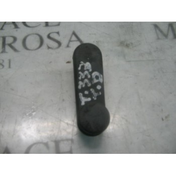 MANETA ELEVALUNAS TRASERA DERECHA 