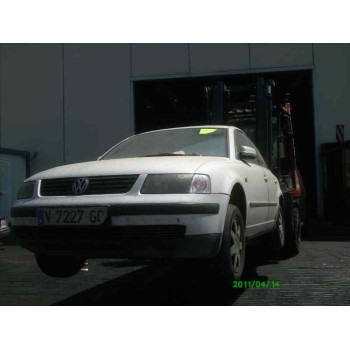 VOLKSWAGEN PASSAT BERLINA (3B2)