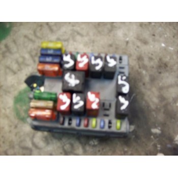 CAJA RELES / FUSIBLES 