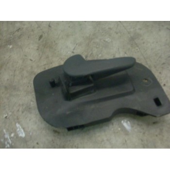 MANETA INTERIOR DELANTERA IZQUIERDA 