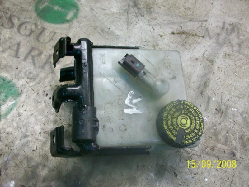 Recambio de deposito servo para citroën xsara picasso 2.0 hdi exclusive referencia OEM IAM   