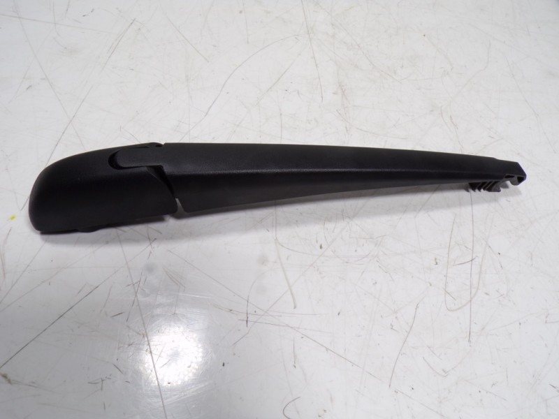 Recambio de brazo limpia trasero para toyota yaris cross 1.5 vvti 16 v 55 kw referencia OEM IAM 852410D170  