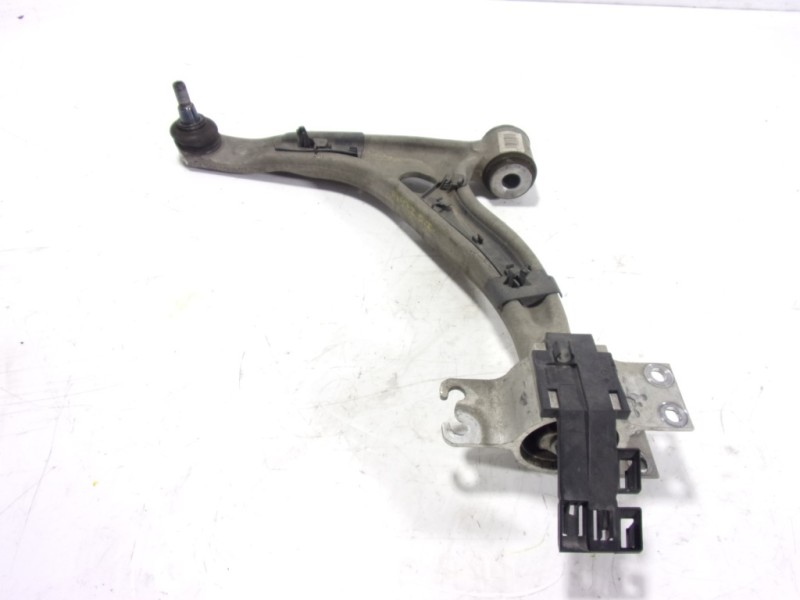 Recambio de brazo suspension inferior delantero izquierdo para infiniti q30 1.6 16v cat referencia OEM IAM 545015DA0A  