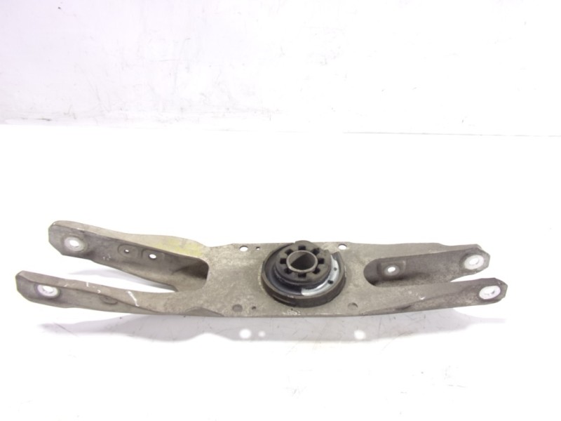 Recambio de brazo suspension inferior trasero derecho para infiniti q30 1.6 16v cat referencia OEM IAM 551B05DA0A  