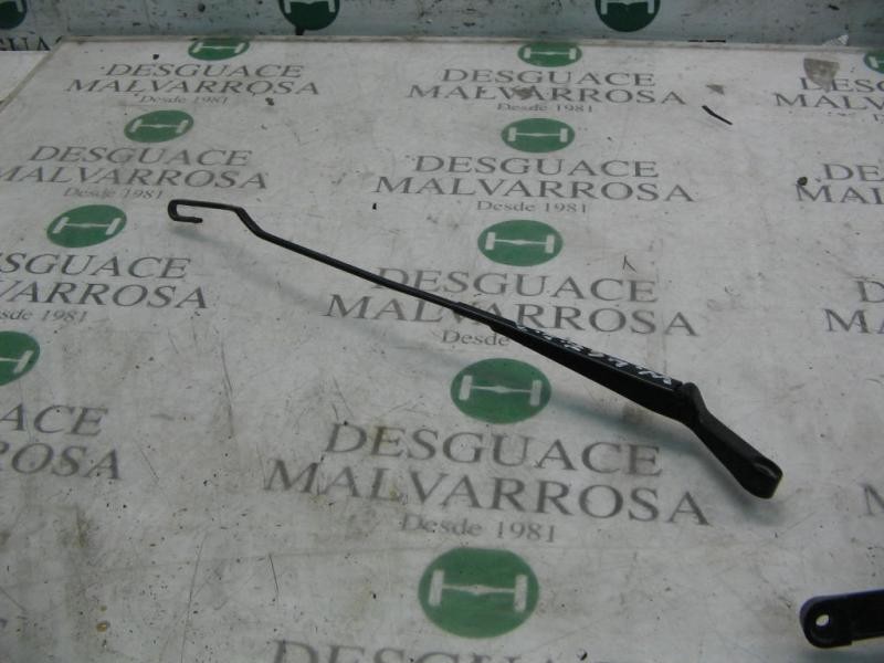 Recambio de brazo limpia delantero derecho para volkswagen vento (1h2) gl referencia OEM IAM   
