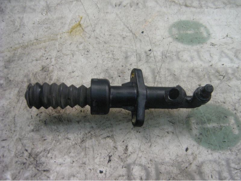 Recambio de bombin embrague para citroën xsara picasso 1.6 hdi 90 sx referencia OEM IAM   