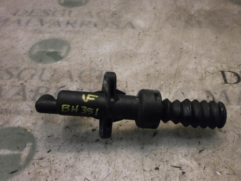 Recambio de bombin embrague para peugeot 5008 premium referencia OEM IAM 2182C1  