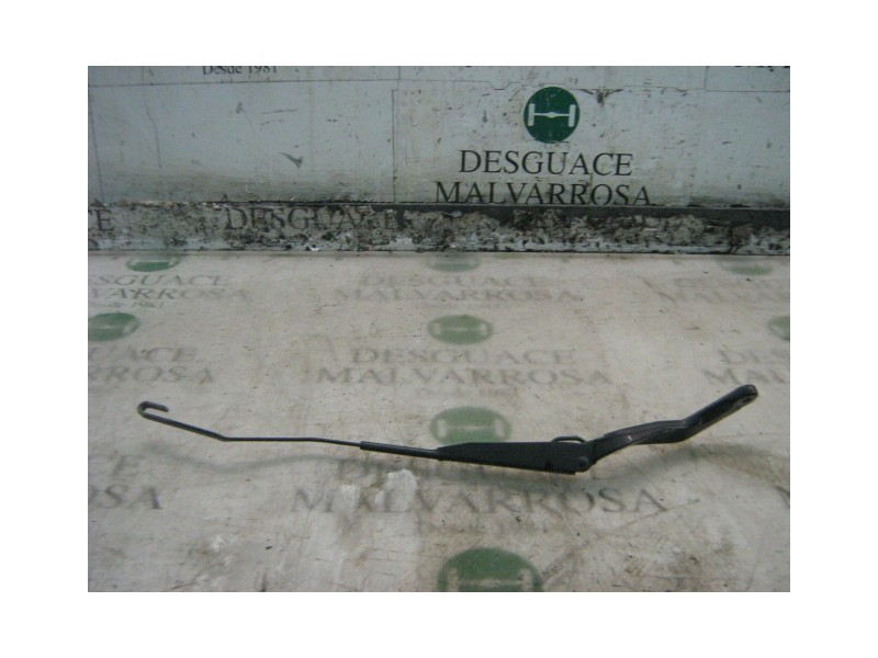 Recambio de brazo limpia delantero izquierdo para peugeot 106 (s2) max d referencia OEM IAM   