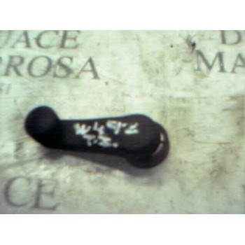 MANETA ELEVALUNAS TRASERA IZQUIERDA 