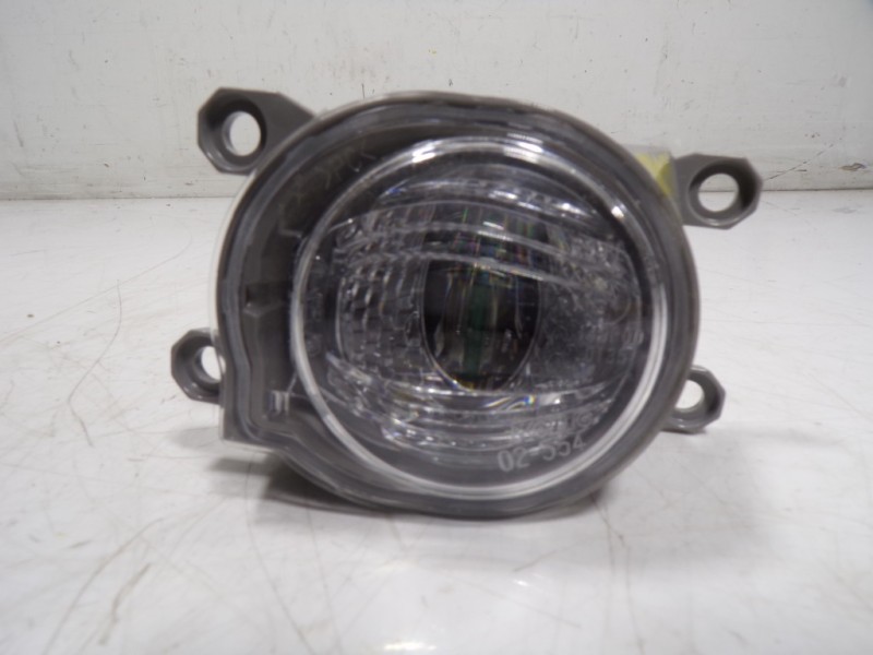 Recambio de faro antiniebla izquierdo para toyota yaris cross 1.5 vvti 16 v 55 kw referencia OEM IAM 8122002190  