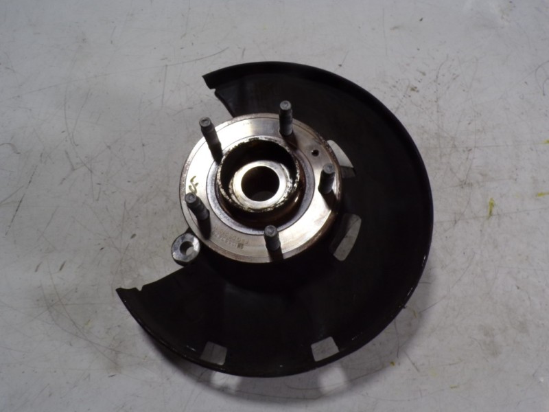 Recambio de mangueta delantera izquierda para opel astra j sports tourer 2.0 16v cdti referencia OEM IAM 13319482  