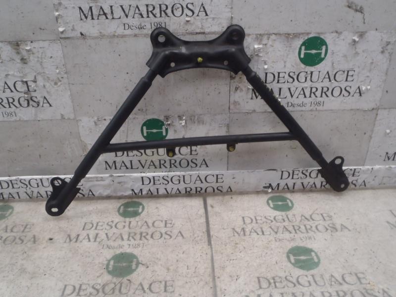 Recambio de travesaño inferior para lexus sc430 ( uzz40 ) básico referencia OEM IAM 5140324010  