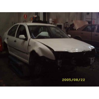 VOLKSWAGEN BORA BERLINA (1J2)