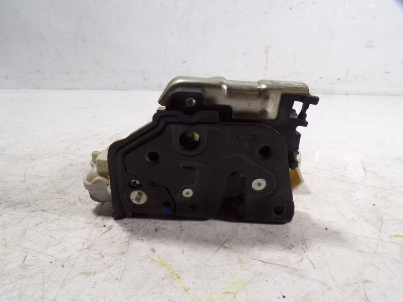 Recambio de cerradura puerta trasera derecha para audi a3 sportback (8va) 1.6 tdi referencia OEM IAM 4G0839016 4G0839016 