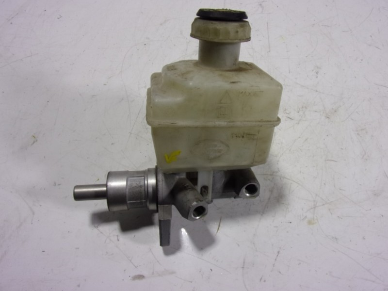 Recambio de bomba freno para land rover discovery 4 tdv6 se referencia OEM IAM LR014569  