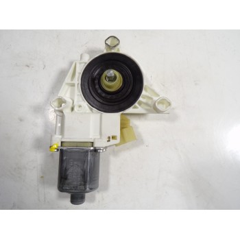 MOTOR ELEVALUNAS DELANTERO DERECHO A2048200242 A2048200242 0130822440