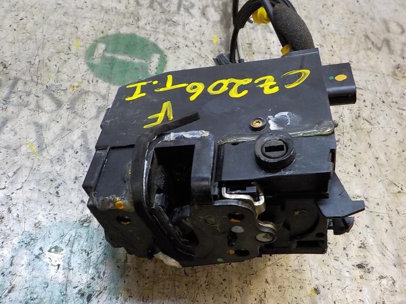 Recambio de cerradura puerta trasera izquierda para peugeot 308 1.6 hdi referencia OEM IAM 9807954880  