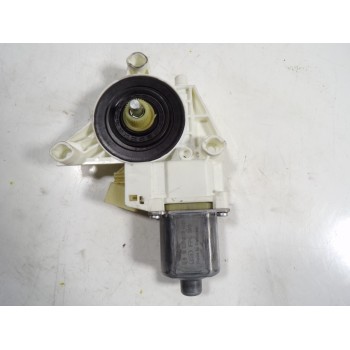MOTOR ELEVALUNAS DELANTERO IZQUIERDO A2048200142 A2048200142 0130822440