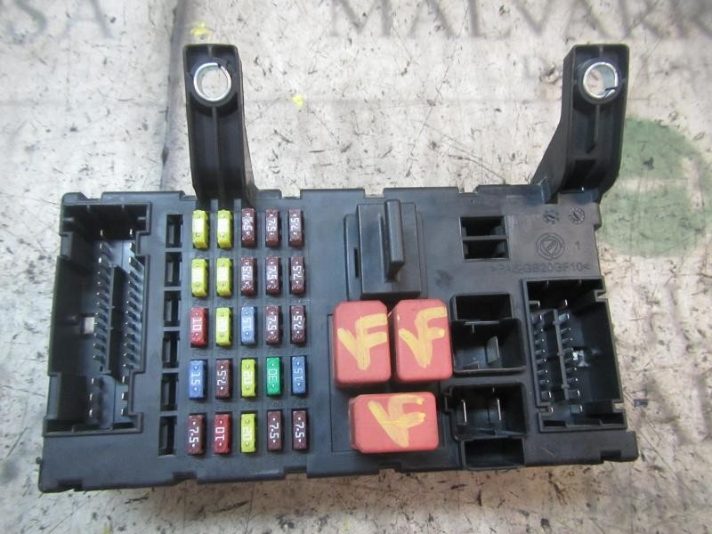 Recambio de caja reles / fusibles para fiat linea (110) dynamic referencia OEM IAM 51889217 554953050200 554953050200