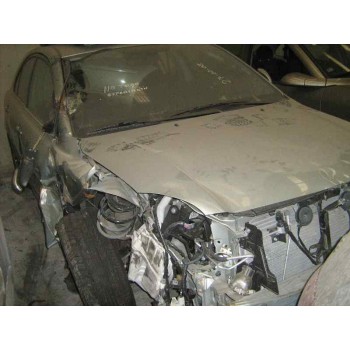 TOYOTA AVENSIS BERLINA (T25)