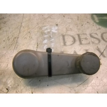 MANETA ELEVALUNAS TRASERA IZQUIERDA 