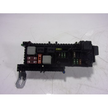 CAJA RELES / FUSIBLES A2049005501 036706581 036706581