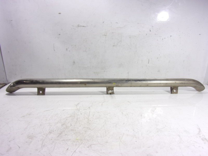 Recambio de estribo para land rover discovery 4 tdv6 se referencia OEM IAM   