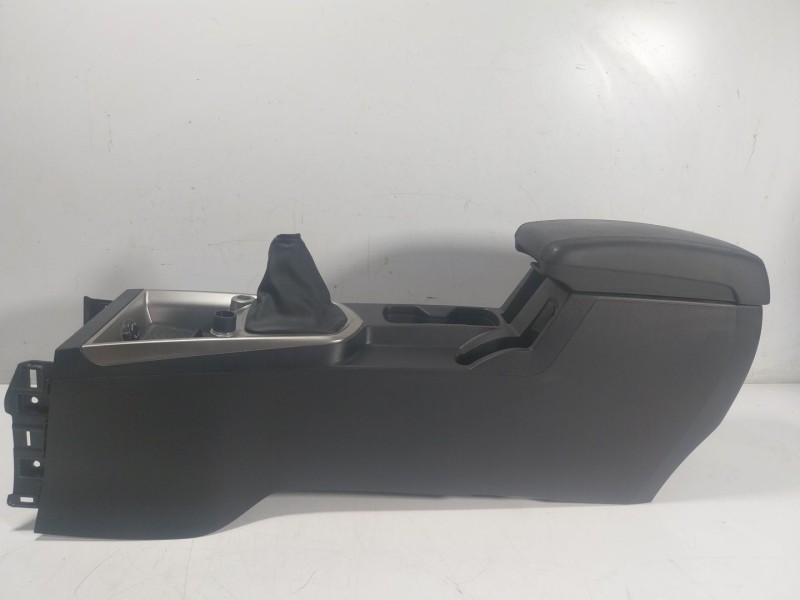 Recambio de apoyabrazos central para ssangyong tivoli 1.6 xdi 160 referencia OEM IAM  7791135000 